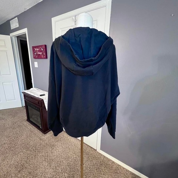 Black Fabletics cropped hoodie - super soft and comfy Women's M - Picture 3 of 7